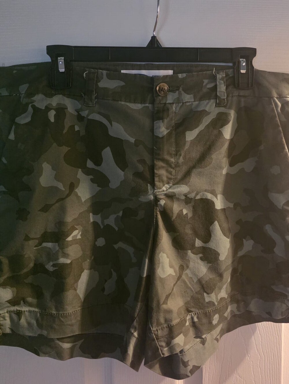 Old Navy Women's Camo Cargo Shorts - Olive and Dark Green